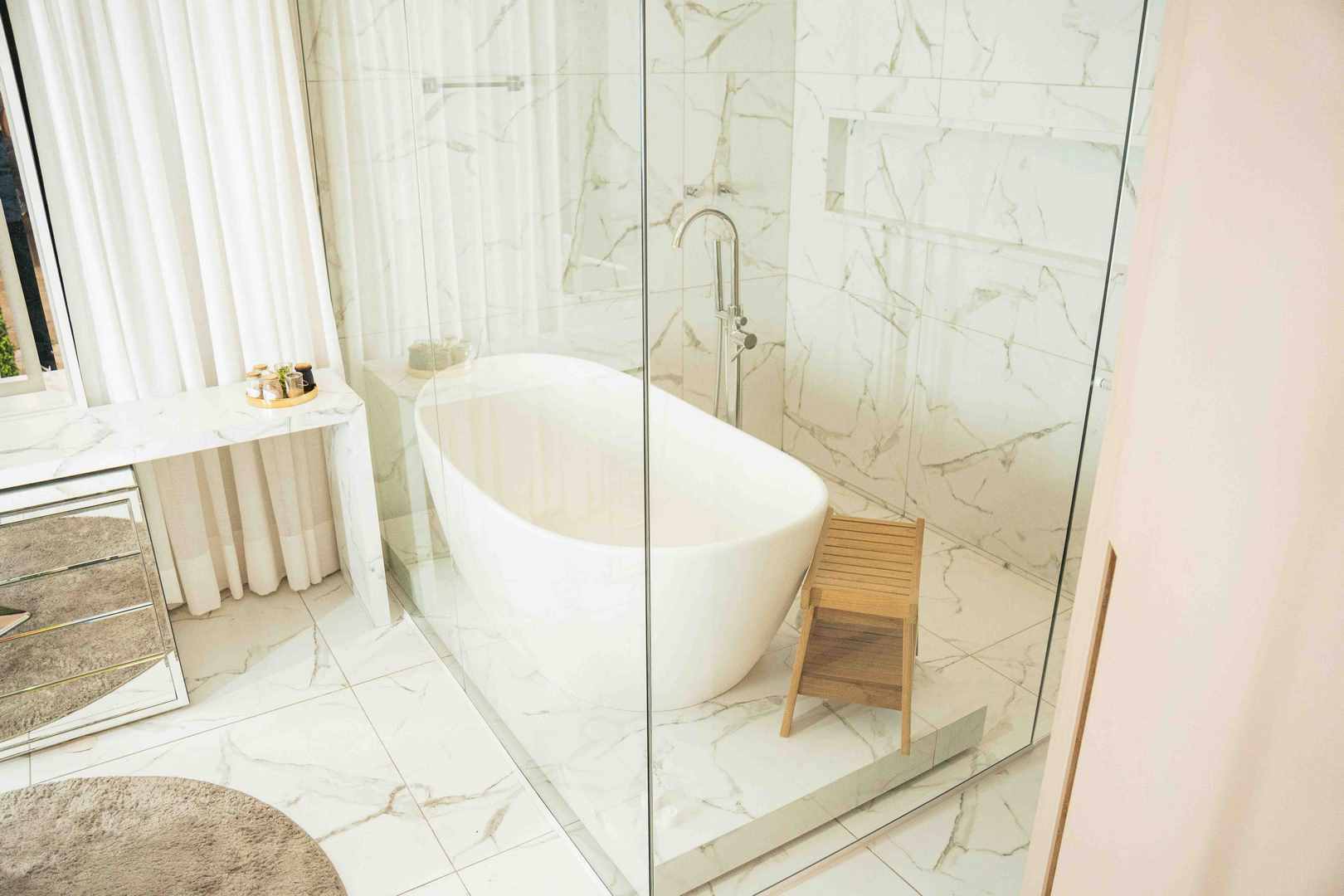 Ceramic vs Porcelain Bathtub